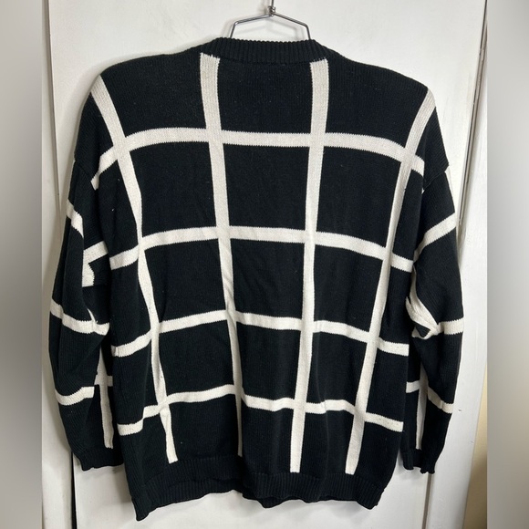 Nordstrom Town Square Women’s Sweatshirt - Picture 4 of 5